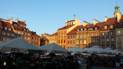 Varshava Old Town - Varshava shahrining qadimgi shahar markazidagi restoranlar