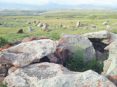 Dịch vụ du lịch Hyur - Vòng tròn đá của Karahunj, có lẽ 7500 tuổi