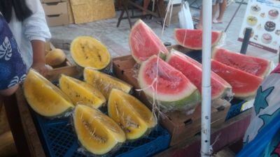Zaliznyy port bazaar - Yellow watermelon and standard watermelon