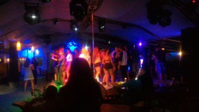 Pelabuhan besi Jamaika - Dancefloor dengan pesta